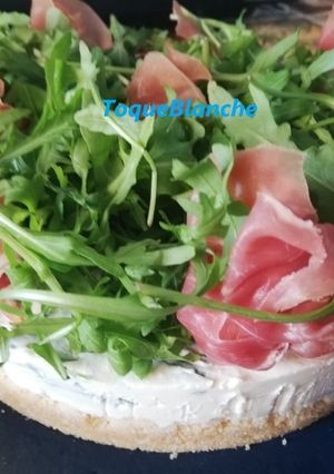 Foto di Cheese cake salata con prosciutto crudo e rucola