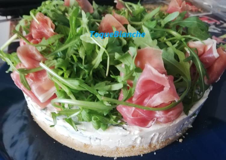 Cheese cake salata con prosciutto crudo e rucola