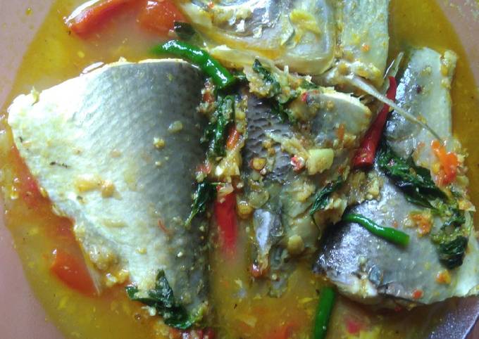 Bagaimana mengolah Ikan bandeng kuah kuning yang Enak Banget