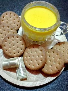 عکسی از دستور شیر طلایی یا شیر زردچوبه(Turmeric Milk)