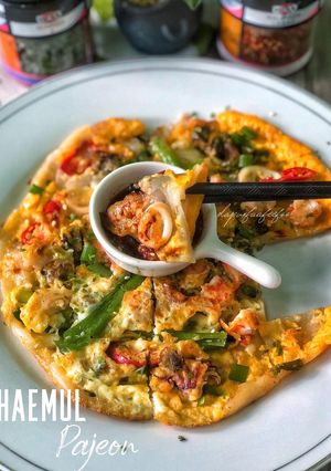 Gambar Haemul Pajeon (Korean Seafood Pancake)