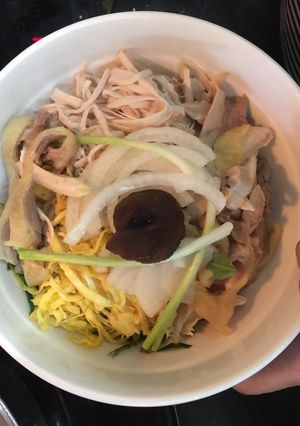 Hình của món BÚN THANG (khá cầu kỳ, hoặc làm vào ngày nghỉ, các nguyên liệu mix tùy lần làm).