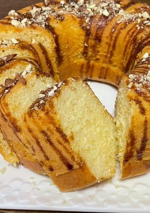 Una foto de Bizcocho de limón alto, esponjoso y rápido 😋 miga increíble