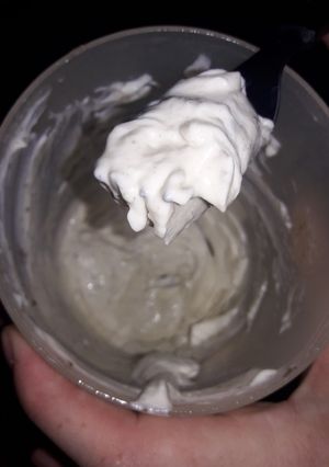 Una foto de Mayonesa de ajo con romero