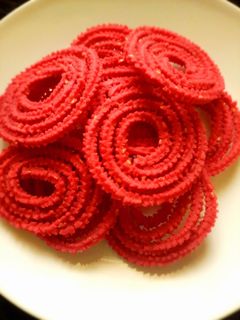 பீட்ரூட் முறுக்கு (beetroot murukku recipe in tamil) செய்முறை முக்கிய புகைப்படம்