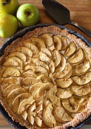 Une photo de Tarte aux pommes rustique à la crème d’amandes