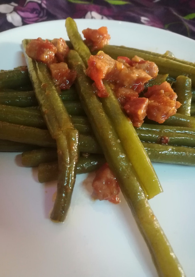 Una foto de Judías verdes con jamón y tomate