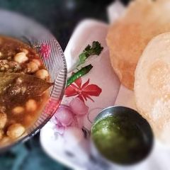 A picture of Chole bhature.