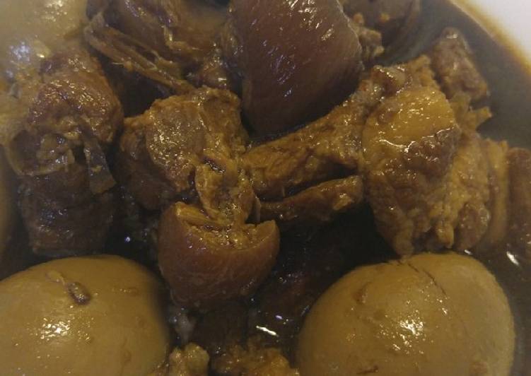 Braised pork belly with egg