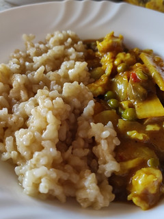Una foto de Arroz con pollo al curry