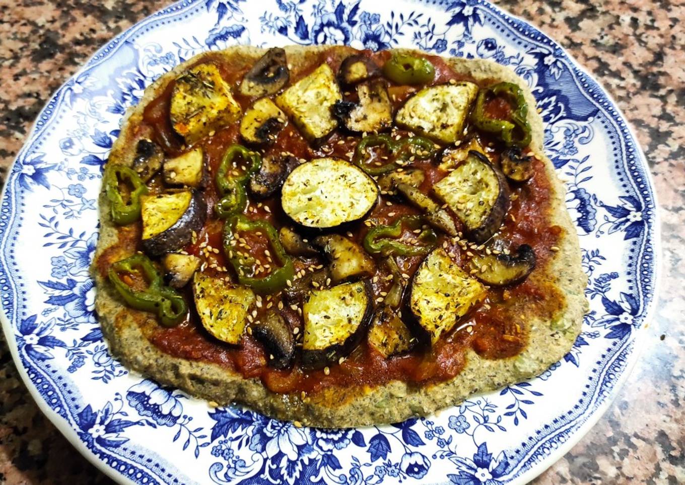 Vegan pizza with chía and oat base