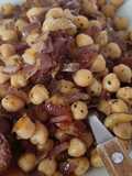 Garbanzos salteados con chorizo (albahaca, tomillo y orégano)