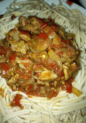 A picture of White spaghetti with meat sauce.