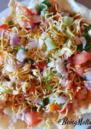 A picture of Khichiya Papad Chat.