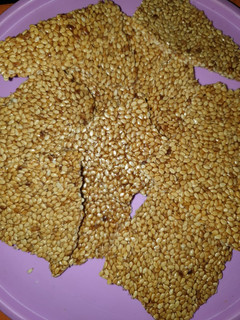 તલ ની ચિક્કી રેસીપી મુખ્ય ફોટો