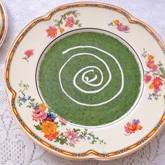 A picture of Cream of Spinach Soup.
