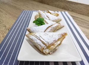 Foto principal de Empanadilla de masa filo con membrillo y queso fresco