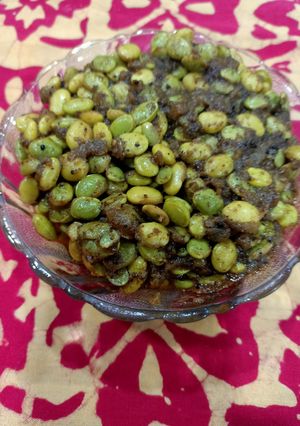 पावटयाच्या शेंगाची भाजी (Pavtyachya Shenganchi Bhaji Recipe In Marathi) रेसिपी चे मुख्य फोटो 