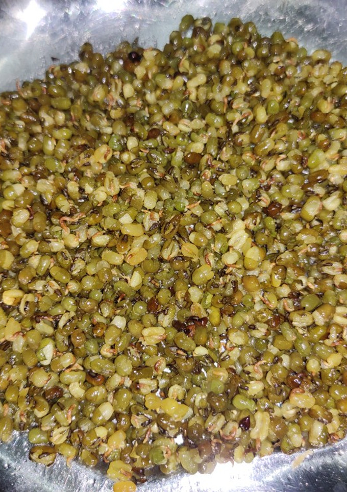 મસાલાવાળા તળેલા મગ(masala mug in Gujarati) રેસીપી મુખ્ય ફોટો