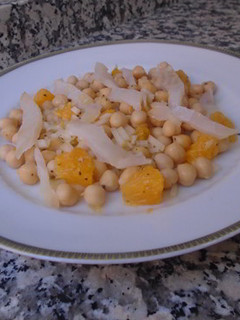 Una foto de Ensalada de garbanzos, bacalao y naranja