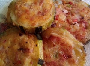 O poză a rețetei Mini pizza de zucchini.