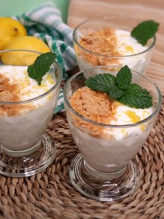 Una foto de Crema de limón y yogur (con sólo 3 ingredientes)