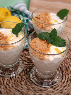 Una foto de Crema de limón y yogur (con sólo 3 ingredientes)