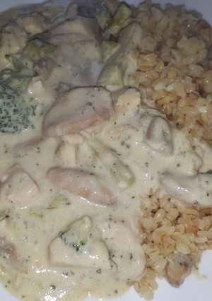 Brokkolis-gombás csirke bulgurral recept fotója