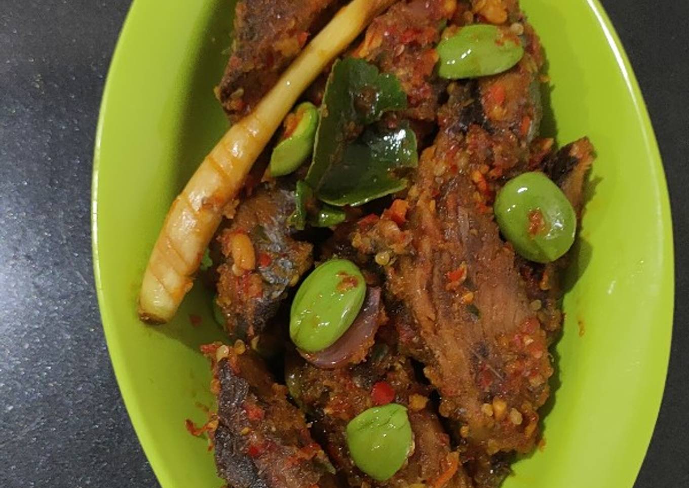 Balado ikan tongkol pete