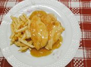 Una foto de pollo a la mostaza