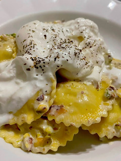 Una foto de Salsa de pistachos, ajo y burrata 🍝🧀 (para pasta rellena)