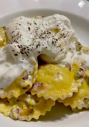 Una foto de Salsa de pistachos, ajo y burrata 🍝🧀 (para pasta rellena)