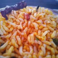 A picture of Spicy puffed rice.