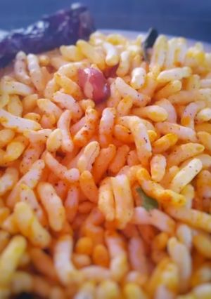 A picture of Spicy puffed rice.