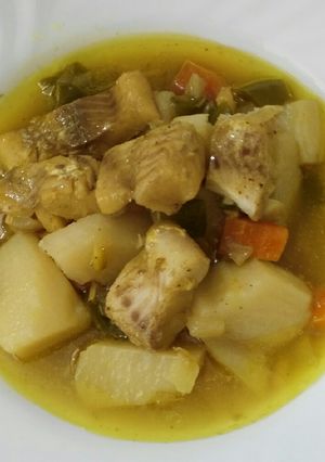 Foto principal de Pescado guisado con verduras y patatas