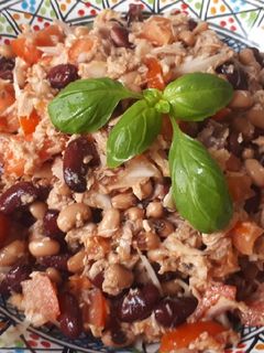 Una foto de Ensalada de judías y atún