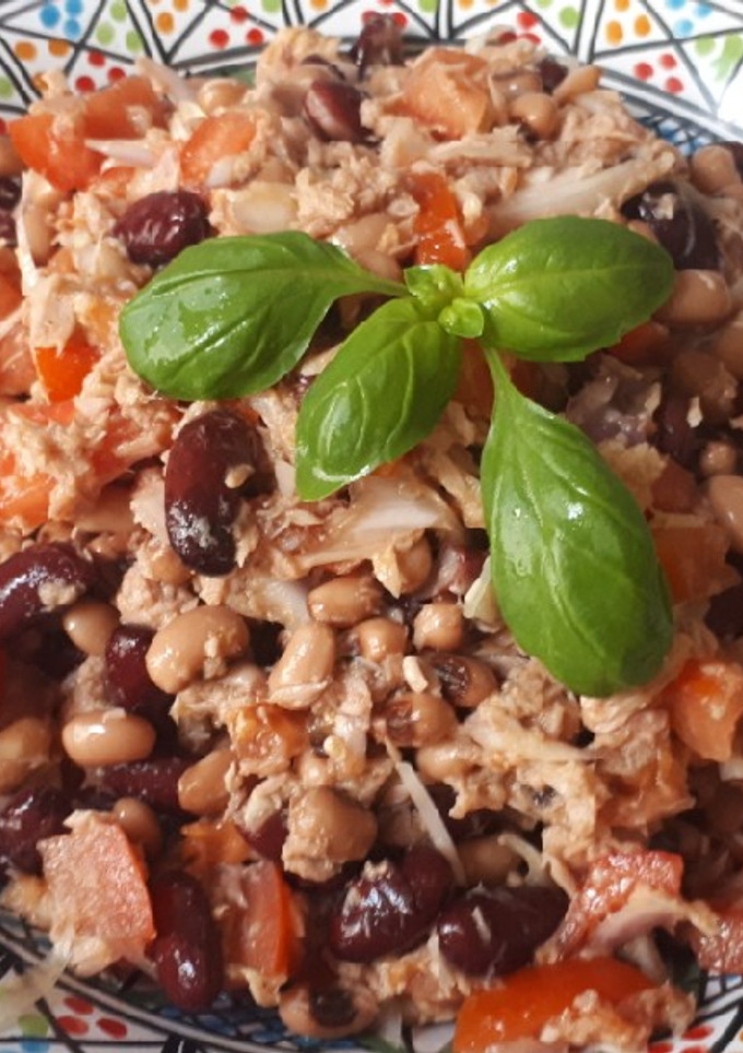 Una foto de Ensalada de judías y atún