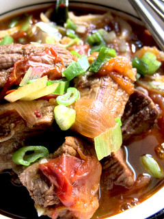 紅燒 蕃茄牛肉 + 手工刀切麵 的食譜成品照片