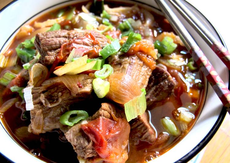 紅燒 蕃茄牛肉 + 手工刀切麵