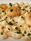 Seared Scallops with Chickpeas in Cava Sauce