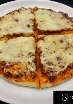 पिज़्ज़ा (Pizza recipe in hindi) रेसिपी मुख्य फोटो