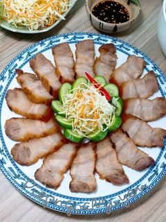 Hình của món Ba chỉ phá lấu.