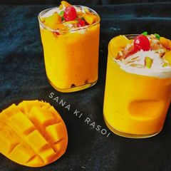 A picture of Mango smoothie with Vanilla Ice cream.