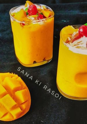 A picture of Mango smoothie with Vanilla Ice cream.