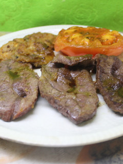 Una foto de Filete de ternera con calabacín y tomate
