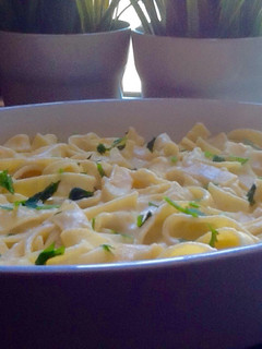Una foto de Sencillos fettuccine a los cuatro quesos