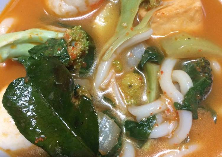 Tom Yam dengan Udon