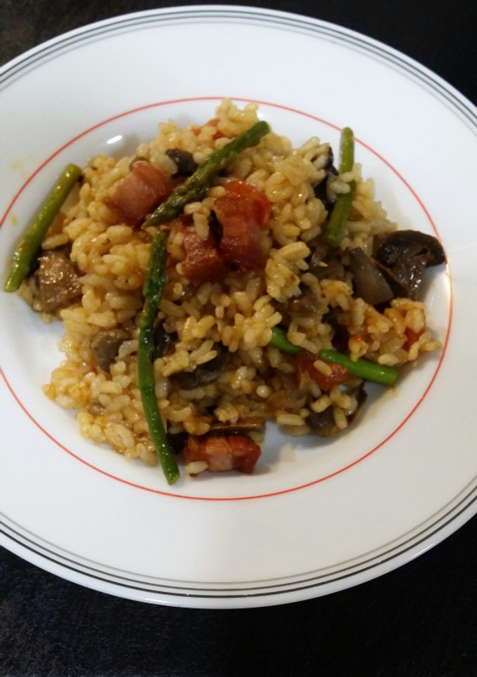 Una foto de Arroz con panceta y champiñones