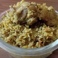 A picture of Chicken pulao.