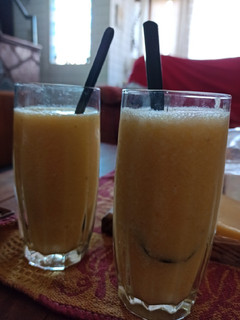 Una foto de Licuado frozen de durazno, manzana, banana y naranja